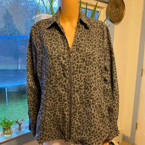 Lemon grass Chetah Print Full zip blouse Women Size L